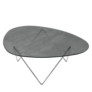 Pedrera Coffee Table, Smoke Structured Glass fra GUBI